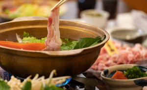 赤富士豚が食べられるお店を追加しました！